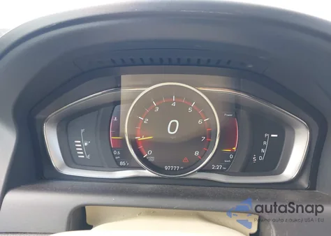 2016 Volvo Xc60 T5 Drive-E Premier из США, поврежденный, VIN YV440MDK8G2811335